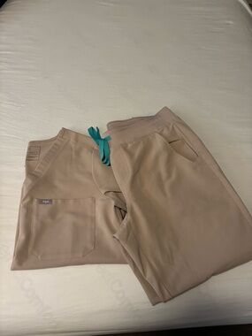 Figs Women’s RARE Sand Set with Teal Drawstring